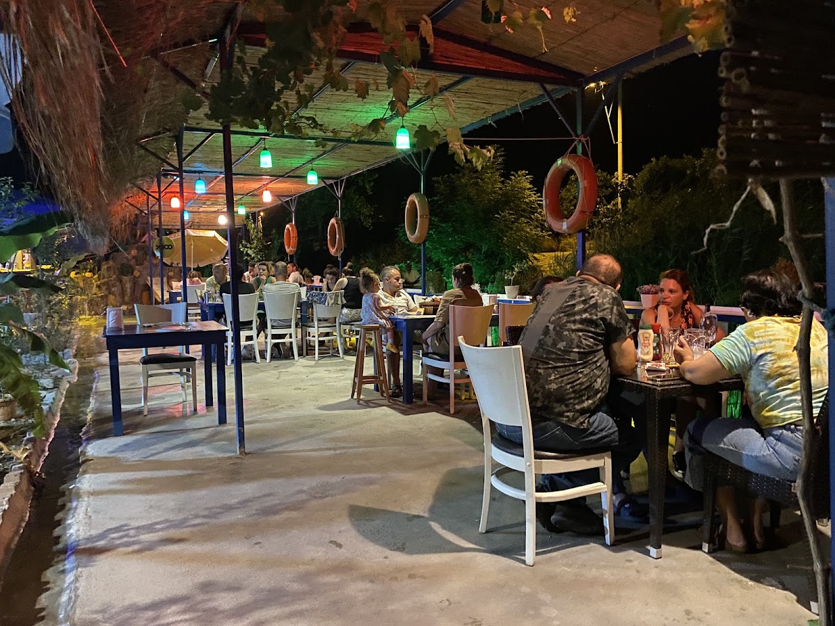 Akçapınar Azmakbaşı Cafe & Bar