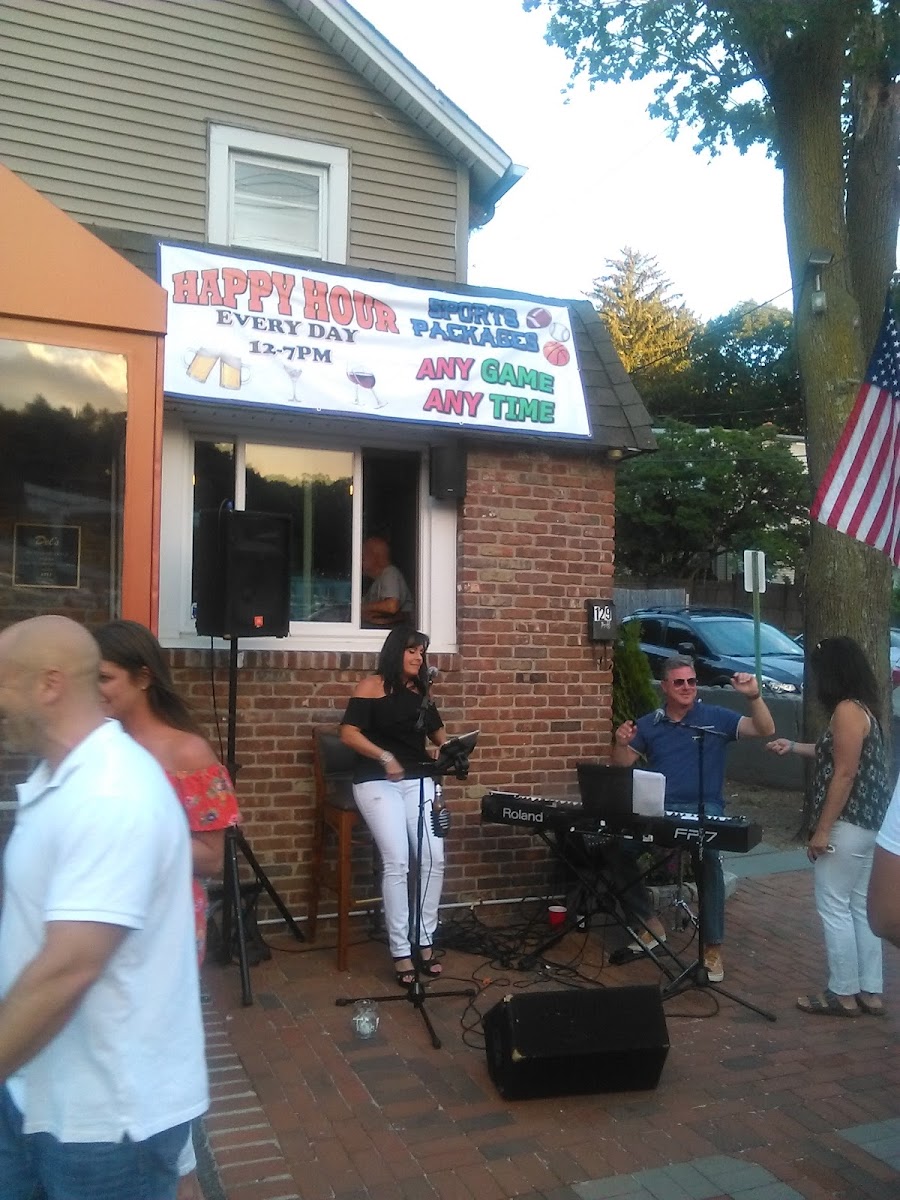 Del's Bar & Grill