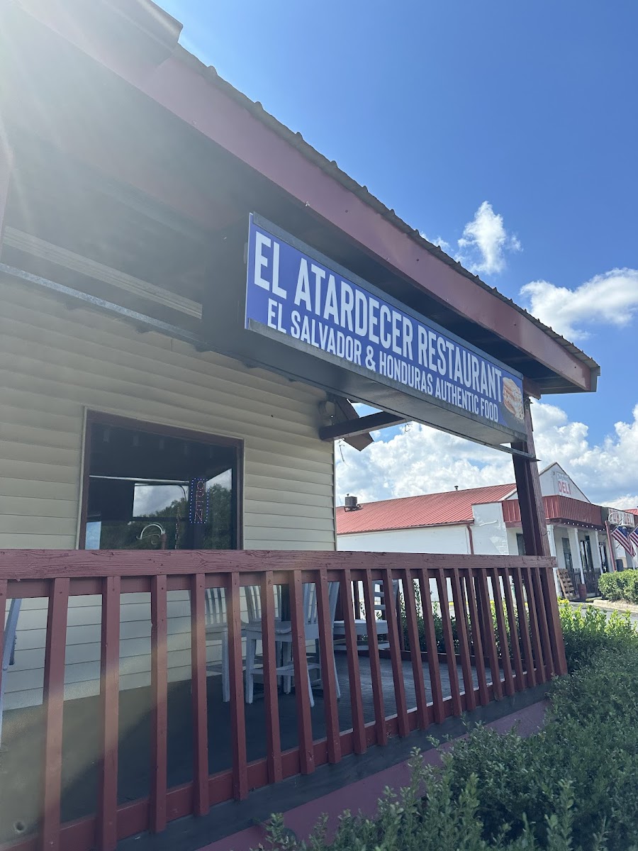 El Atardecer Restaurant