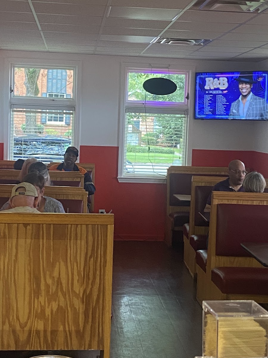 Family Ties Bbq & Seafood Restaurant
