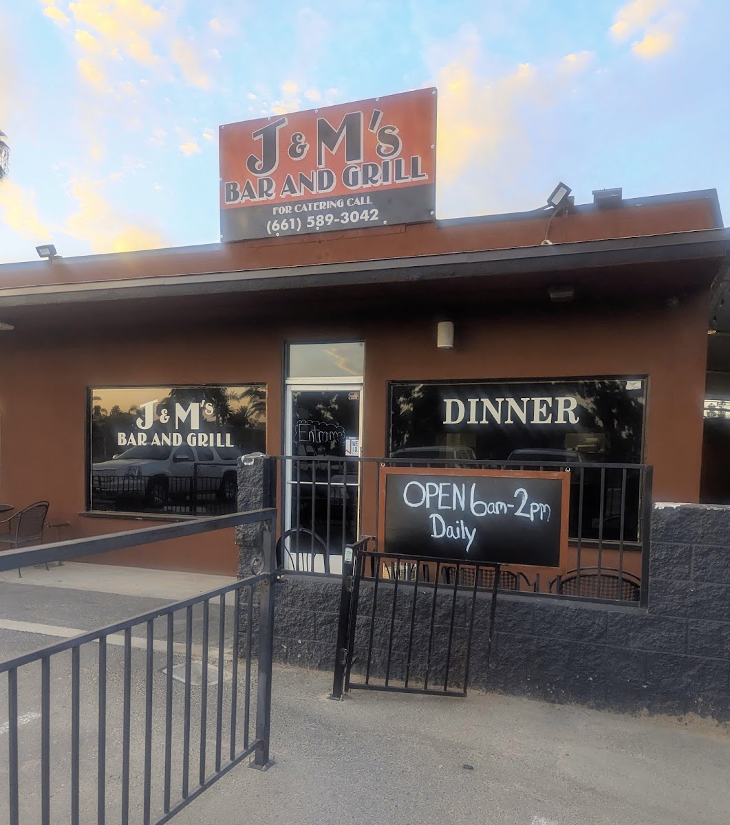 J & M's Bar & Grill