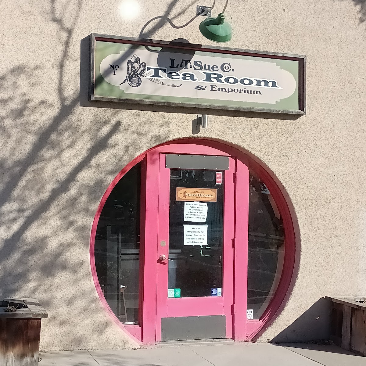 L T Sue Co.tea Room