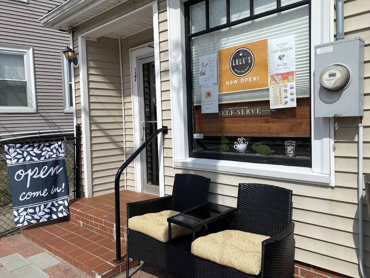 Lola’S Coffee And More