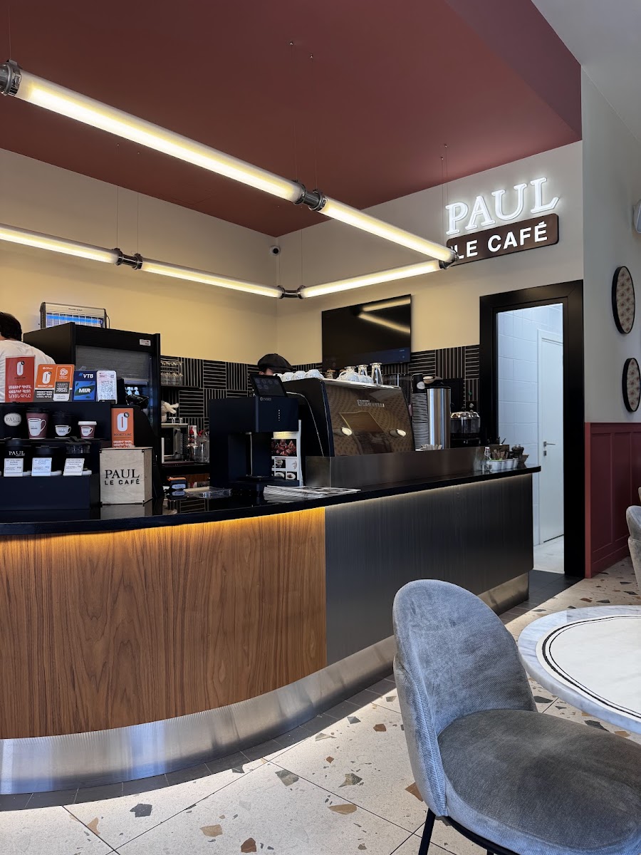 Paul Le Cafe: Teryan 5 Branch