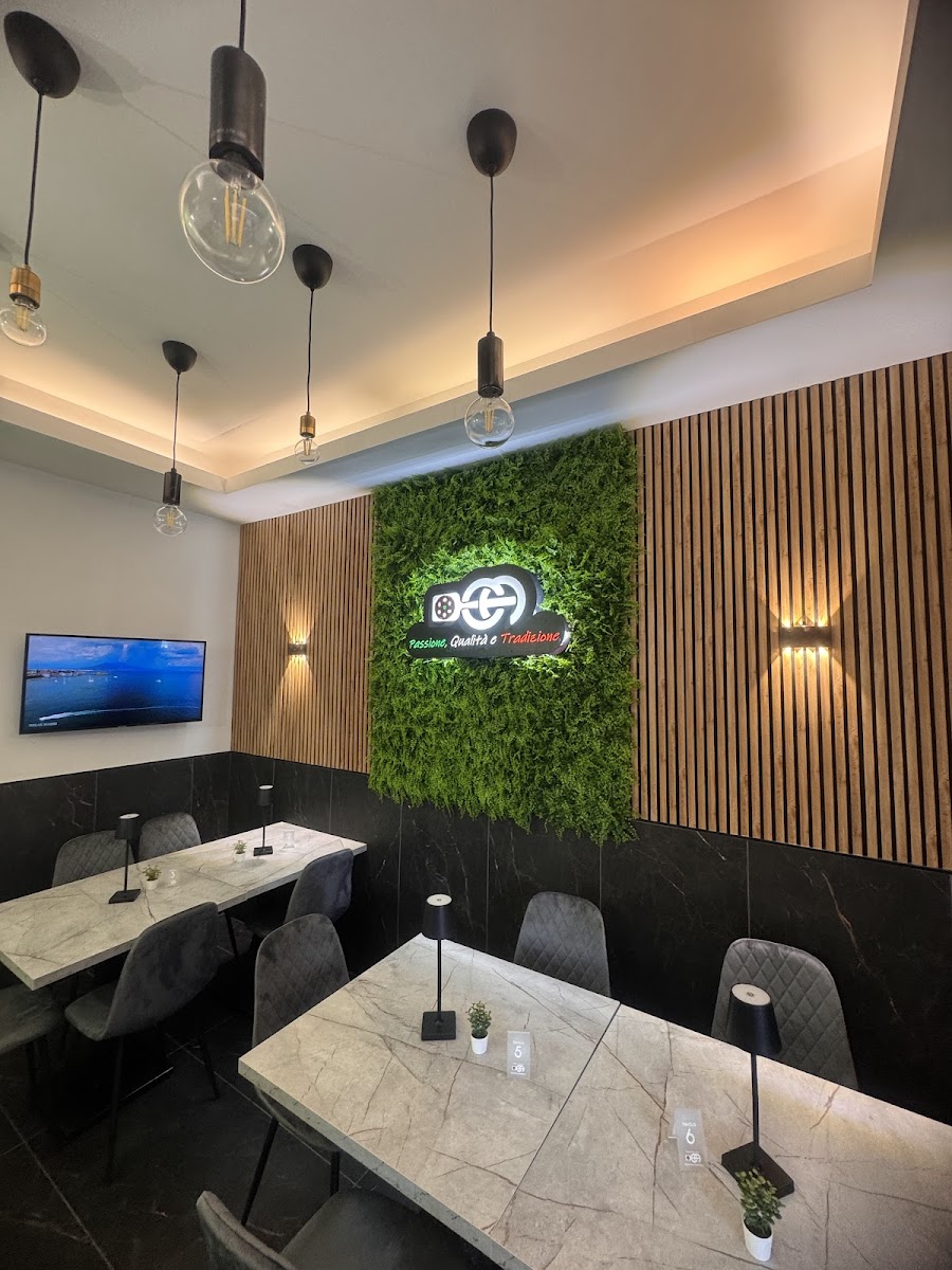 Pizzeria E Friggitoria Celentano E Monaco