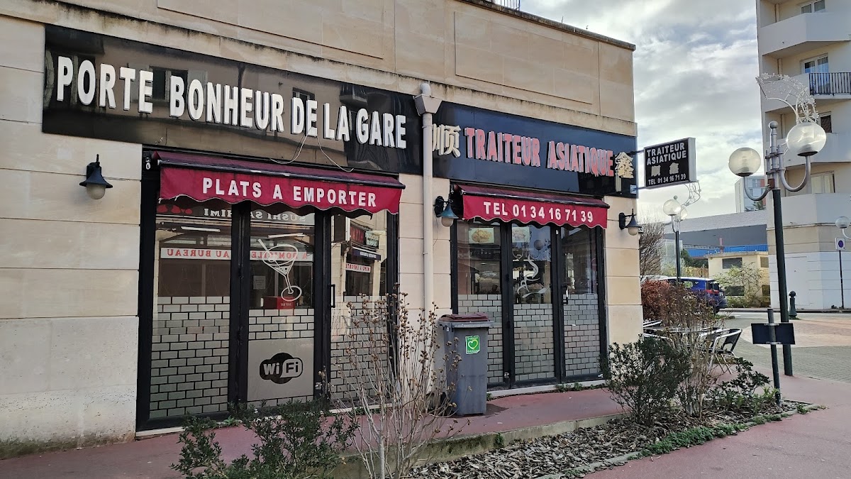 Porte Bonheur De La Gare