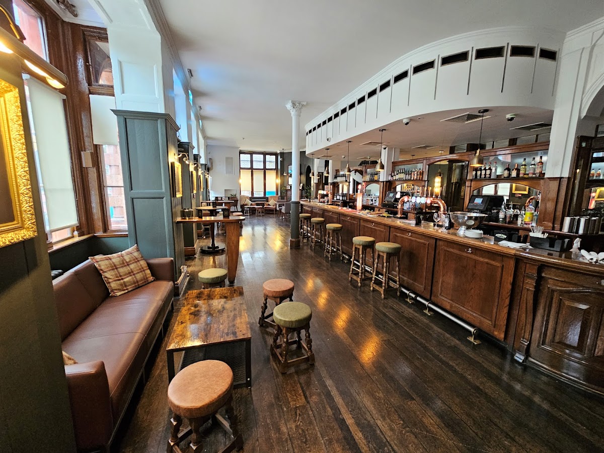 The Crown Pub Nw2